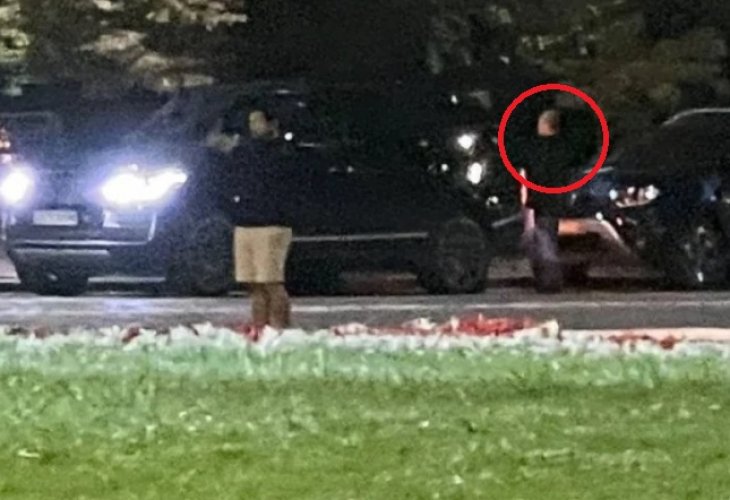 Фото бомба! Слави засечен да инструктира Тошко Йорданов от джипа си