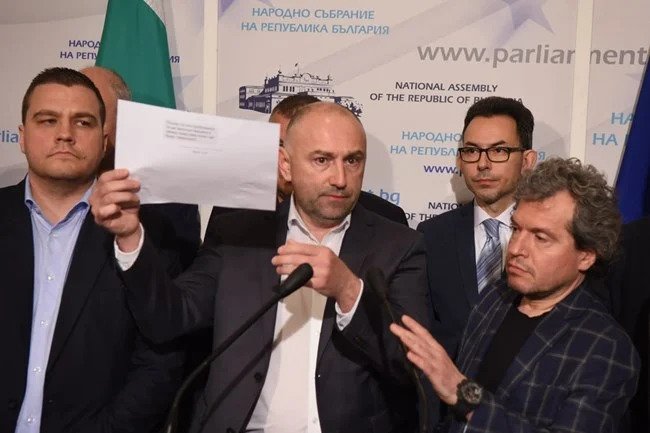 Извънредно! Няма да повярвате кой е изпратил заплашителния SMS до Каримански