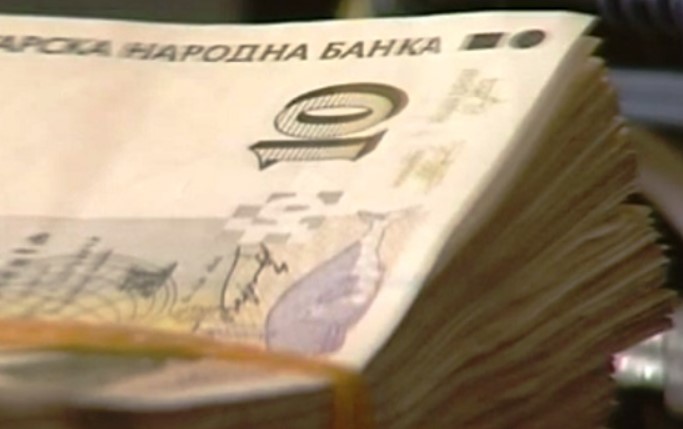 За какво ще изхарчат парите българите, ако държавата им даде по 1400 лева