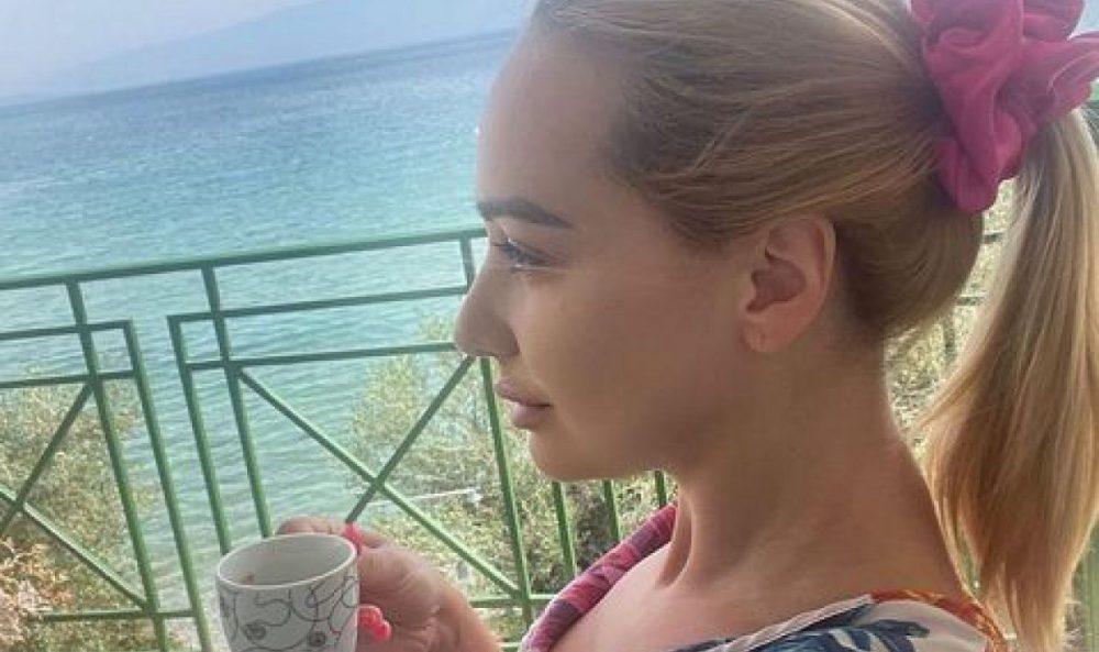 Деница от „Ергенът“ не прилича на себе си след подобренията (Снимки)