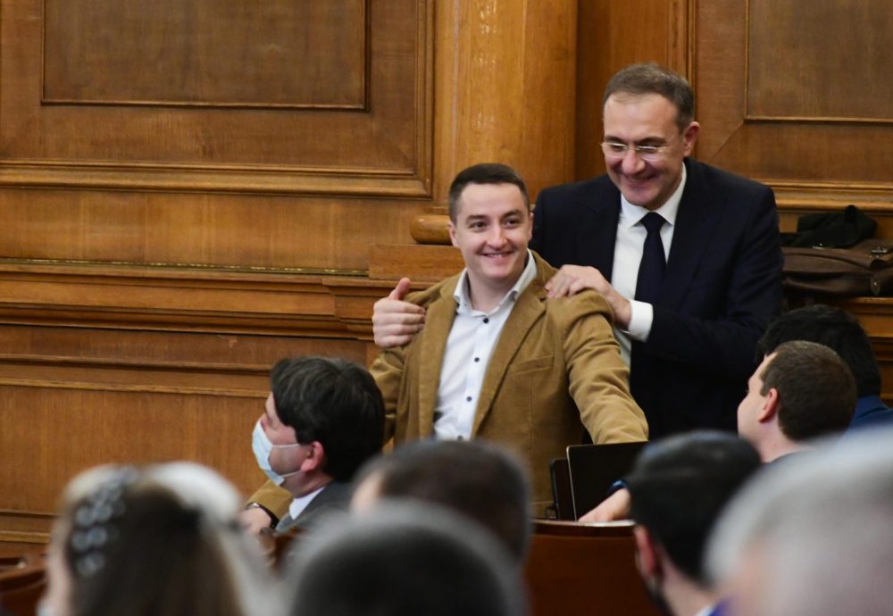 БСП отново готови да клекнат: Заедно с ПП? Защо не