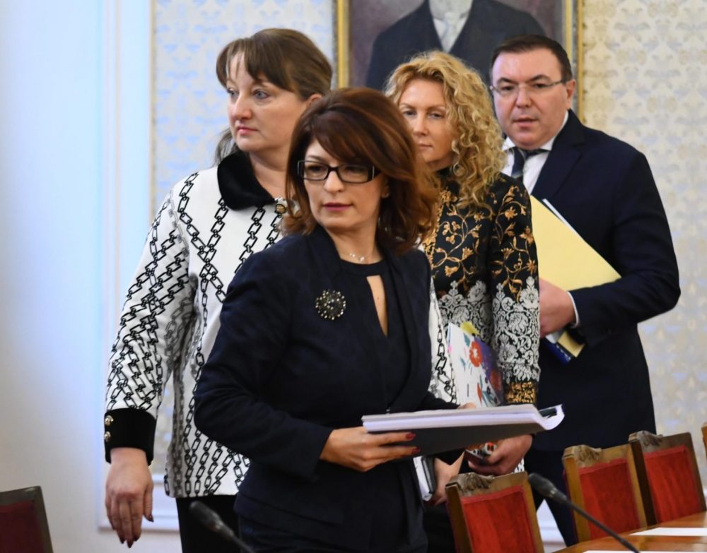 Десислава Атанасова не издържа на Киро и Асен! Заговори за изядени хора