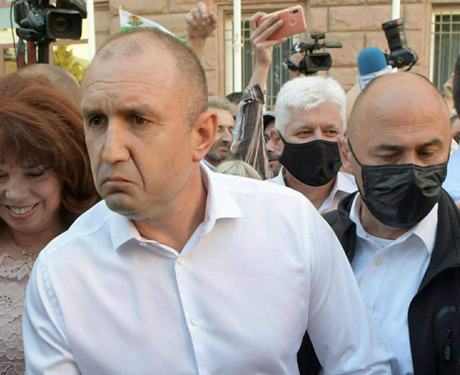 Радев не издържа: припомни на Пендаровски реалността