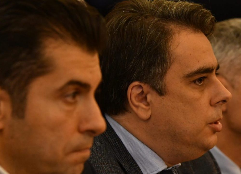 Слави подпали мрежата: Кирил и Асен са нагли лъжци! Белите якички на корупцията в България